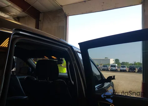 2018 Jeep Grand Cherokee Overland 4X4 z USA, uszkodzony, nr VIN 1C4RJFCG6JC504276